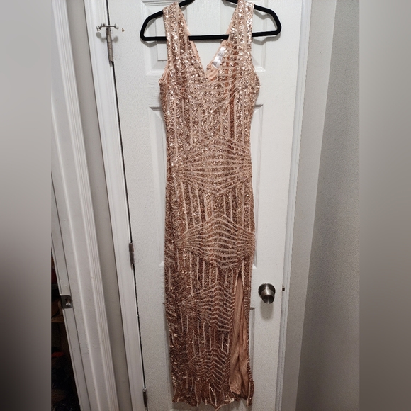 Rose Gold sequin gown - Picture 5 of 6